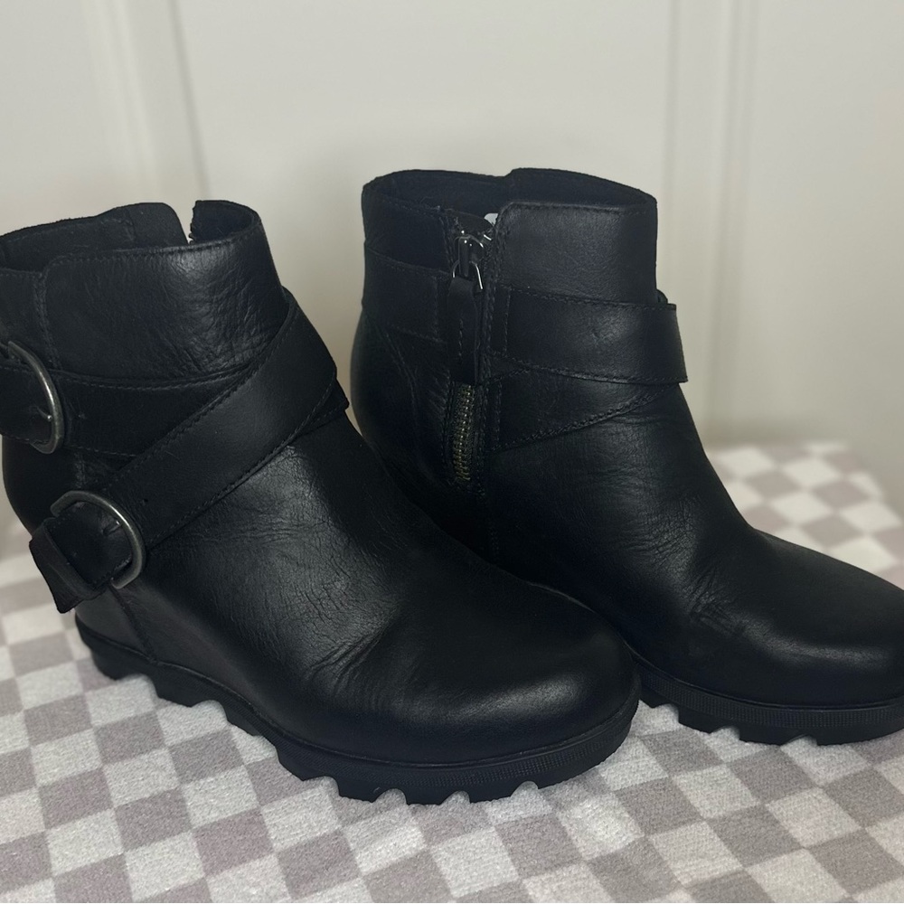 Joan of Arctic Sorrel Ankle Boots